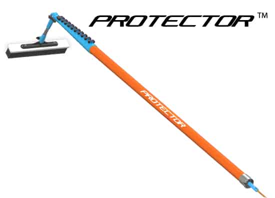 Protector waterfed pole